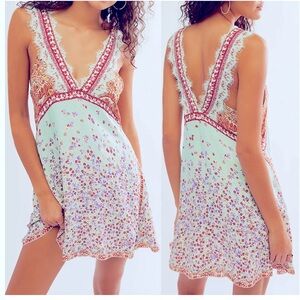 Feee People Sleeveless Lace Trim Dress Eyelash Deep V-Neck Floral Mini Dress